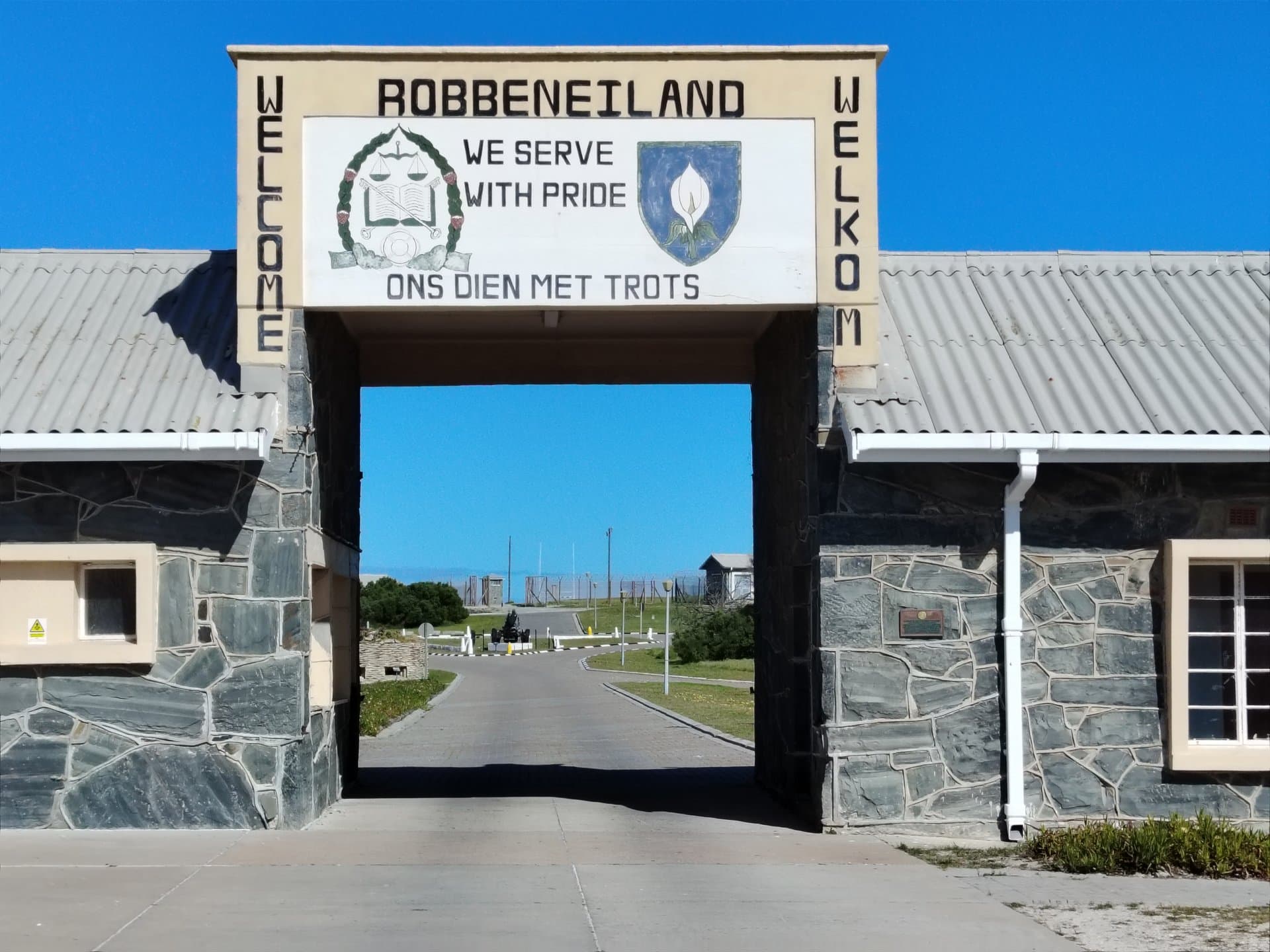 Table Mountain Fast Track + Helicopter Flight Robben Island, Camps Bay & Sunset Cruise — 16
