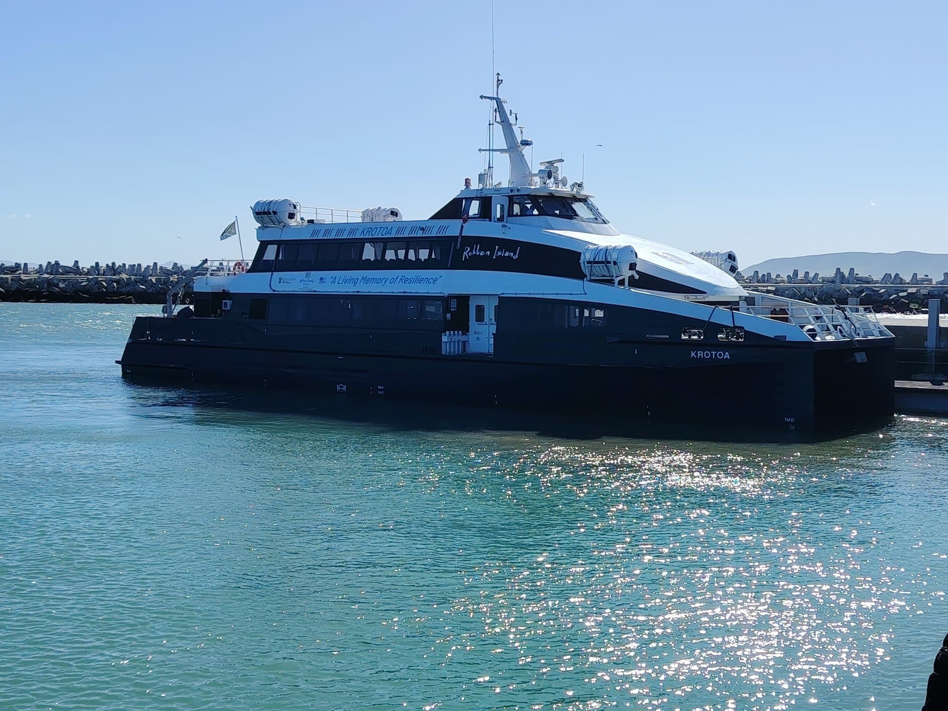 Table Mountain Fast Track + Helicopter Flight Robben Island, Camps Bay & Sunset Cruise — 15