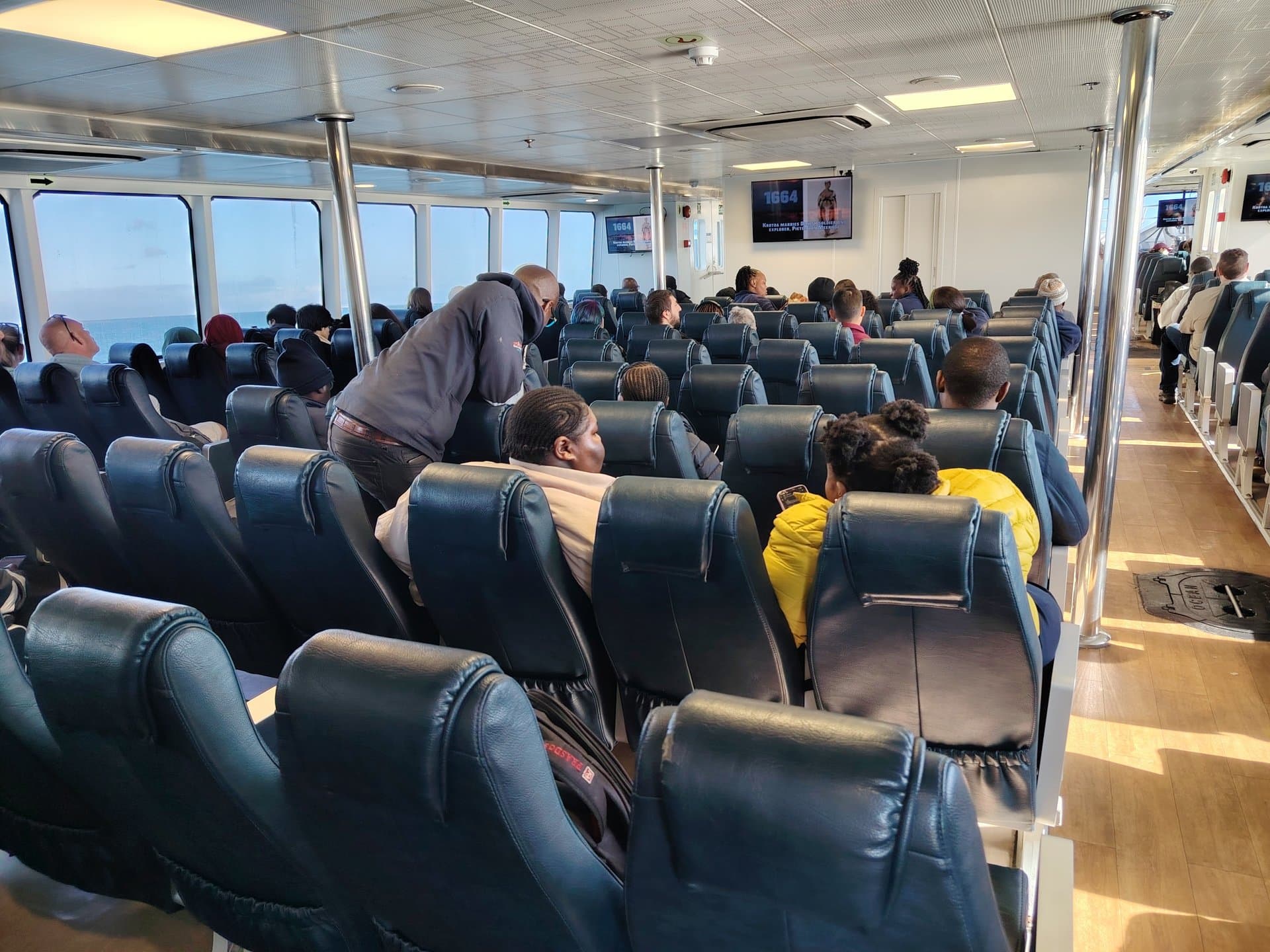 Table Mountain Fast Track + Helicopter Flight Robben Island, Camps Bay & Sunset Cruise — 8